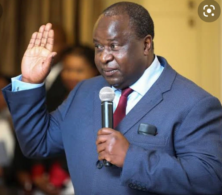 Tito Mboweni got everyone talking after he posted his picture: see what people noticed