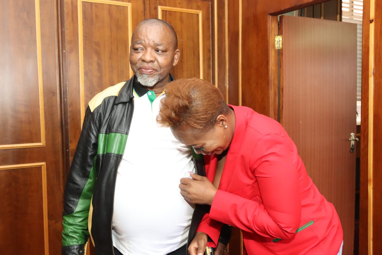 Minister Gwede Mantashe With This Lady In The Office, Who Is She?