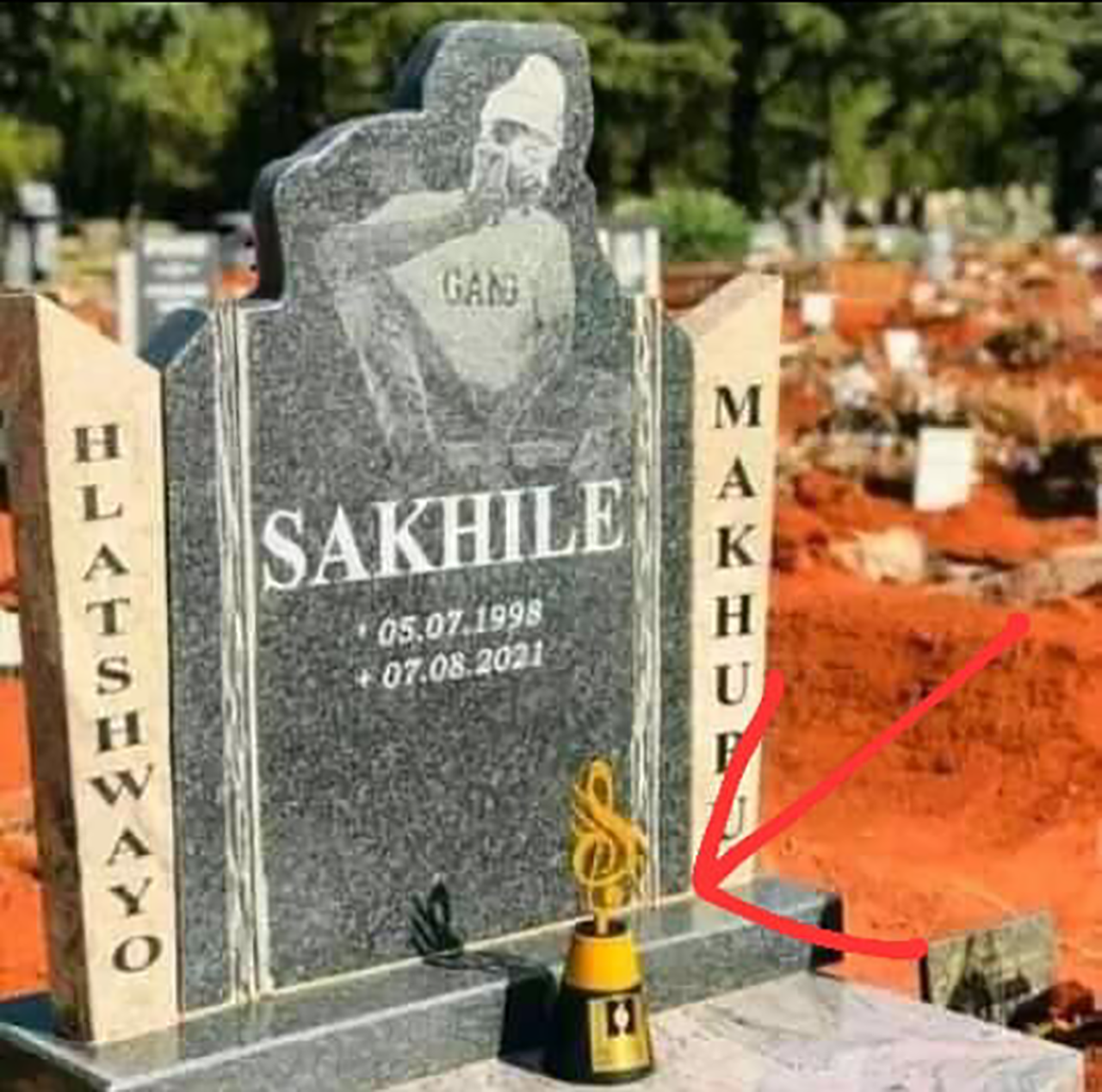 Watch late Killer Kau tombstone picture uMzansi notice something that will leave you speechless