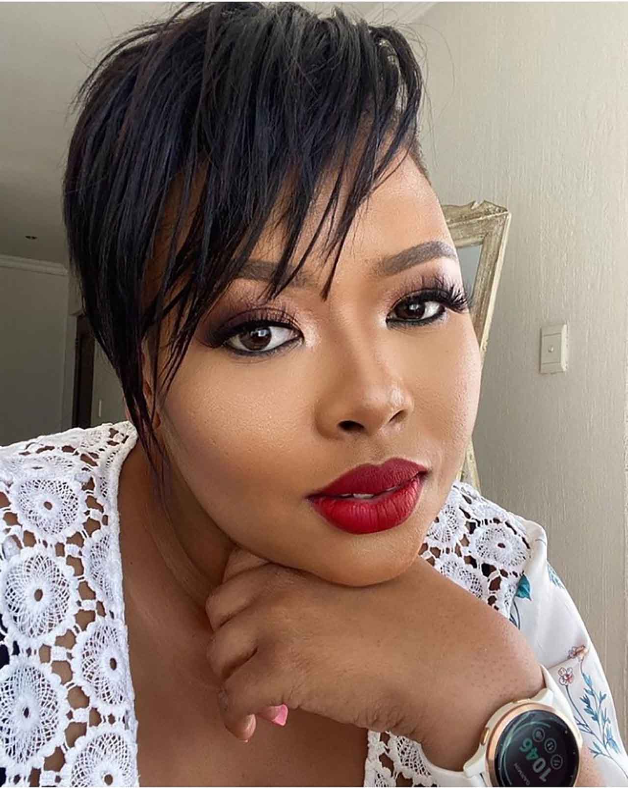 Anele Mdoda is looking sizzling
