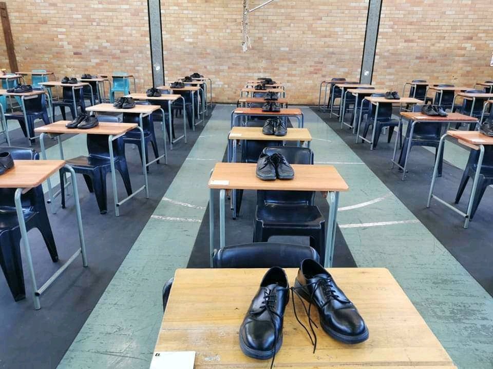 Matric class 2021 left this on school tables that left Mzansi in disbelief