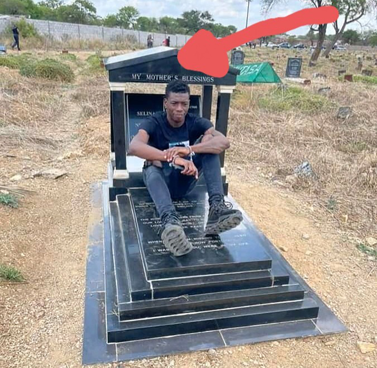 Ex-Kaizer Chiefs star left Mzansi heartbroken after being spotted at the grave