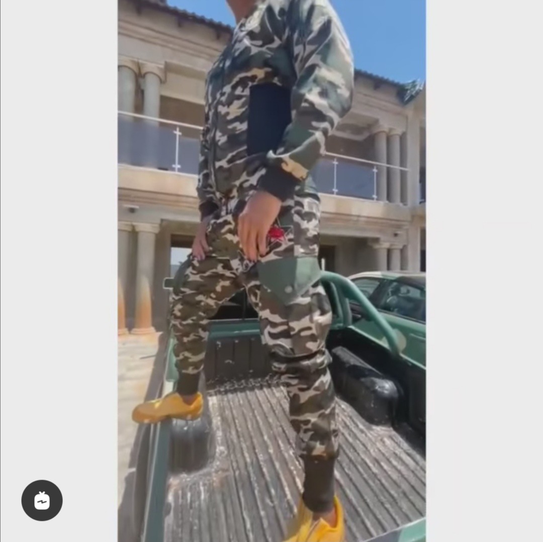 Somizi went crazy for a House in Venda and he knocked to ask for photos