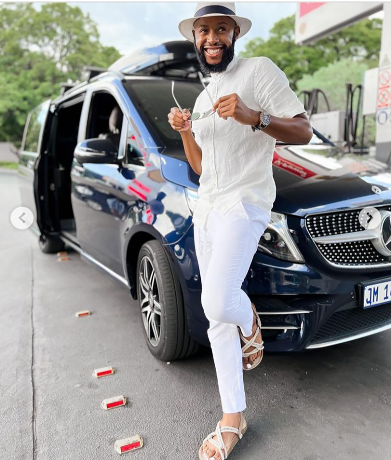 Mohale Motaung left Mzansi stunned with his recent post looking absolutely handsome