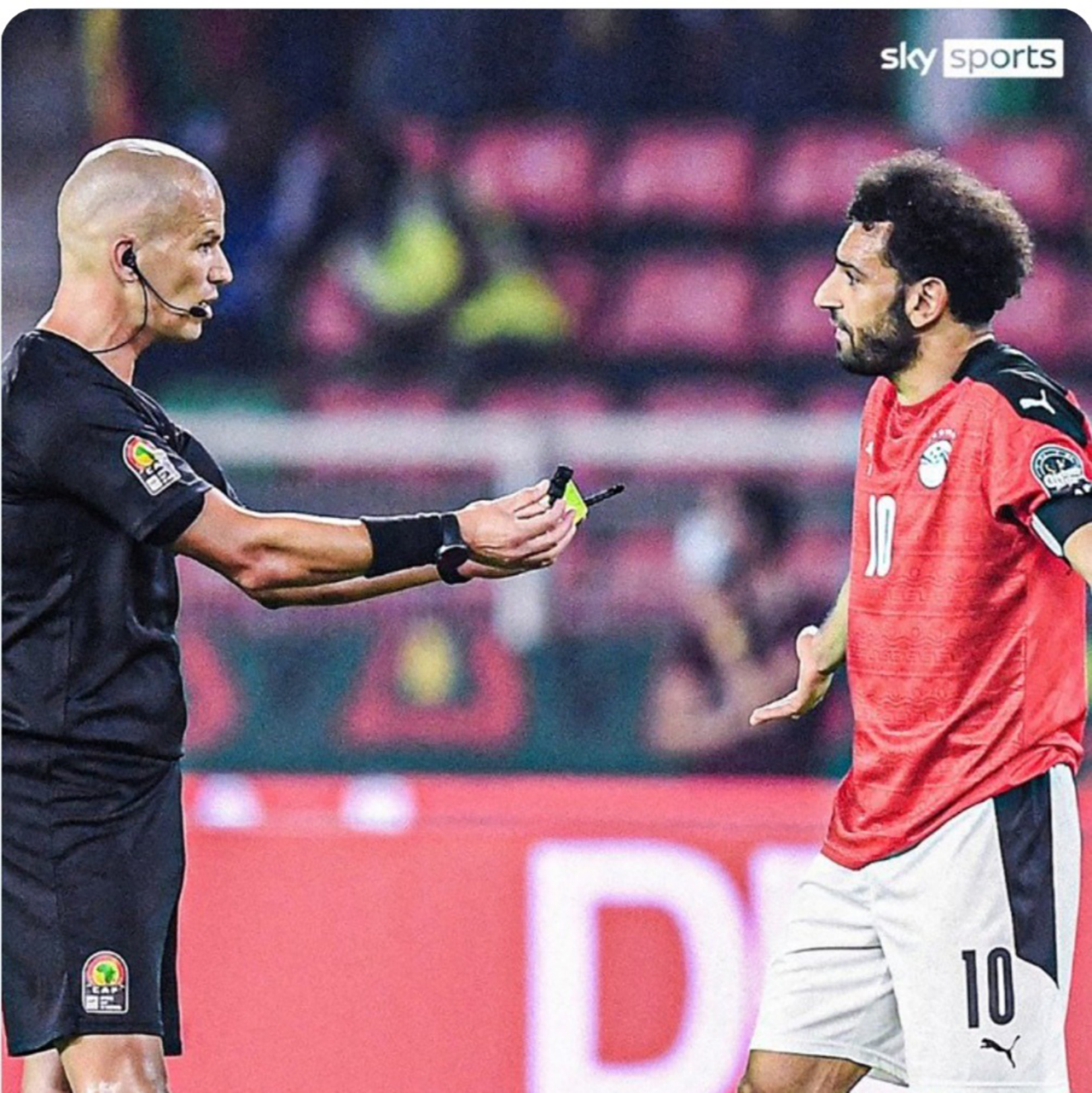 See how Floyd Shivambu reacted to what Victor Gomez did to Mo Salah