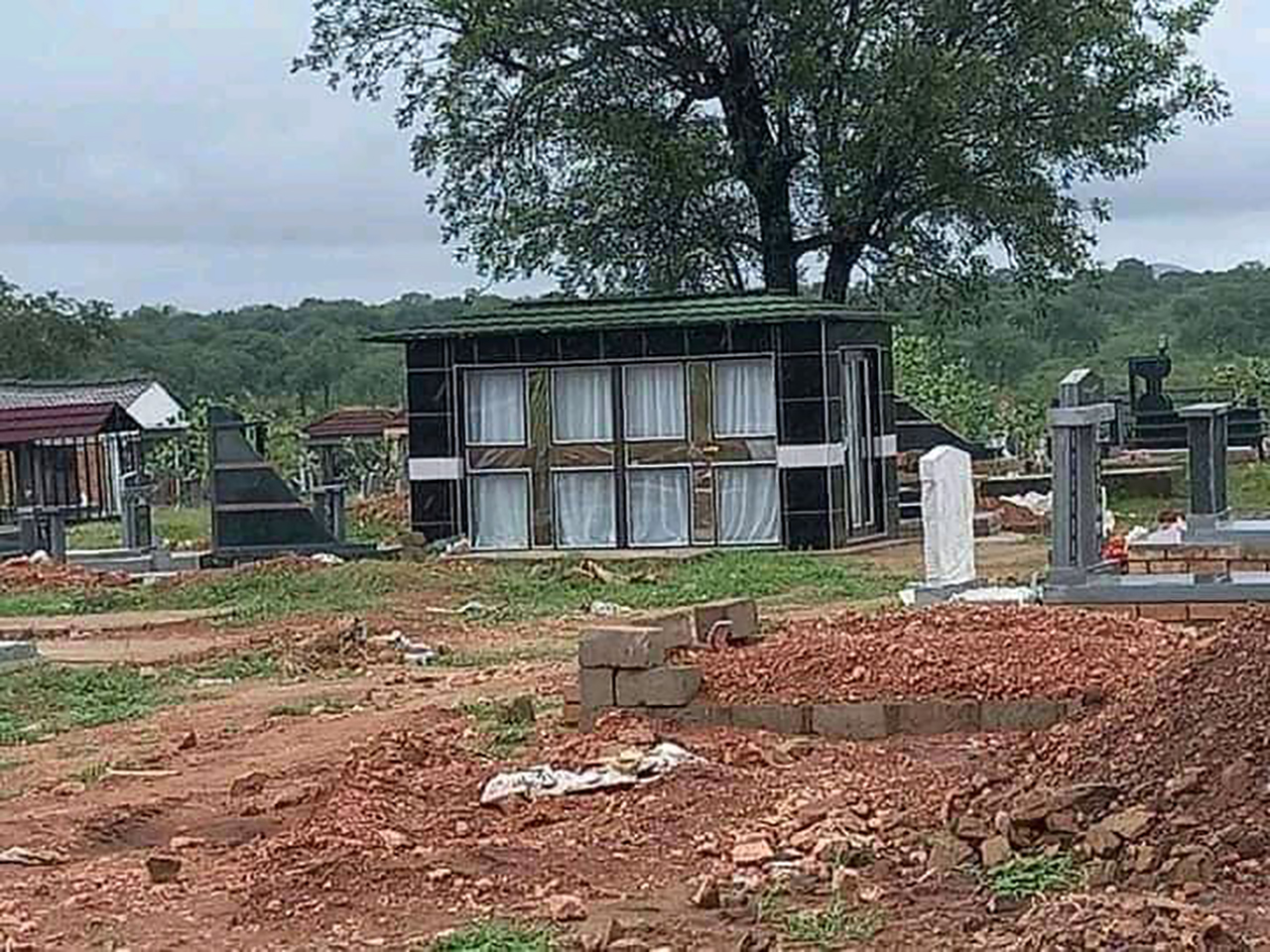 Mzansi react to this amazing tombstone”I think am ready to die” 