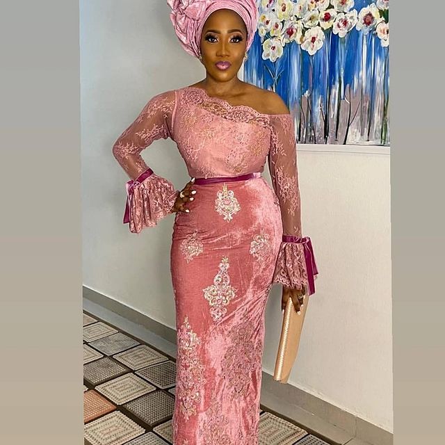 Latest Aso Ebi Styles 2022 For Beautiful Ladies 