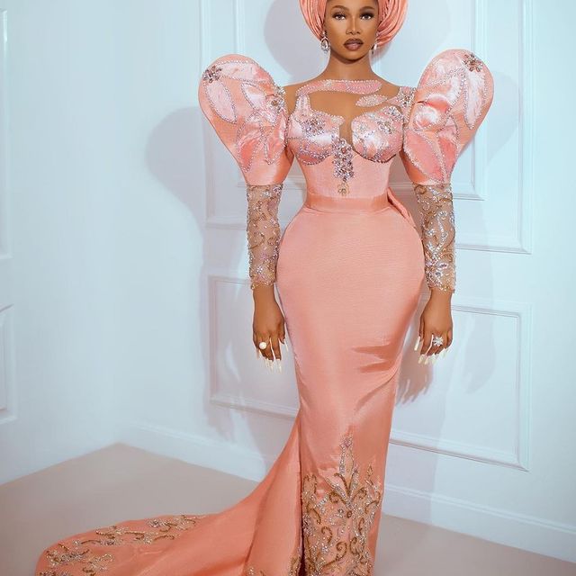 Latest Aso Ebi Styles 2022 For Beautiful Ladies 