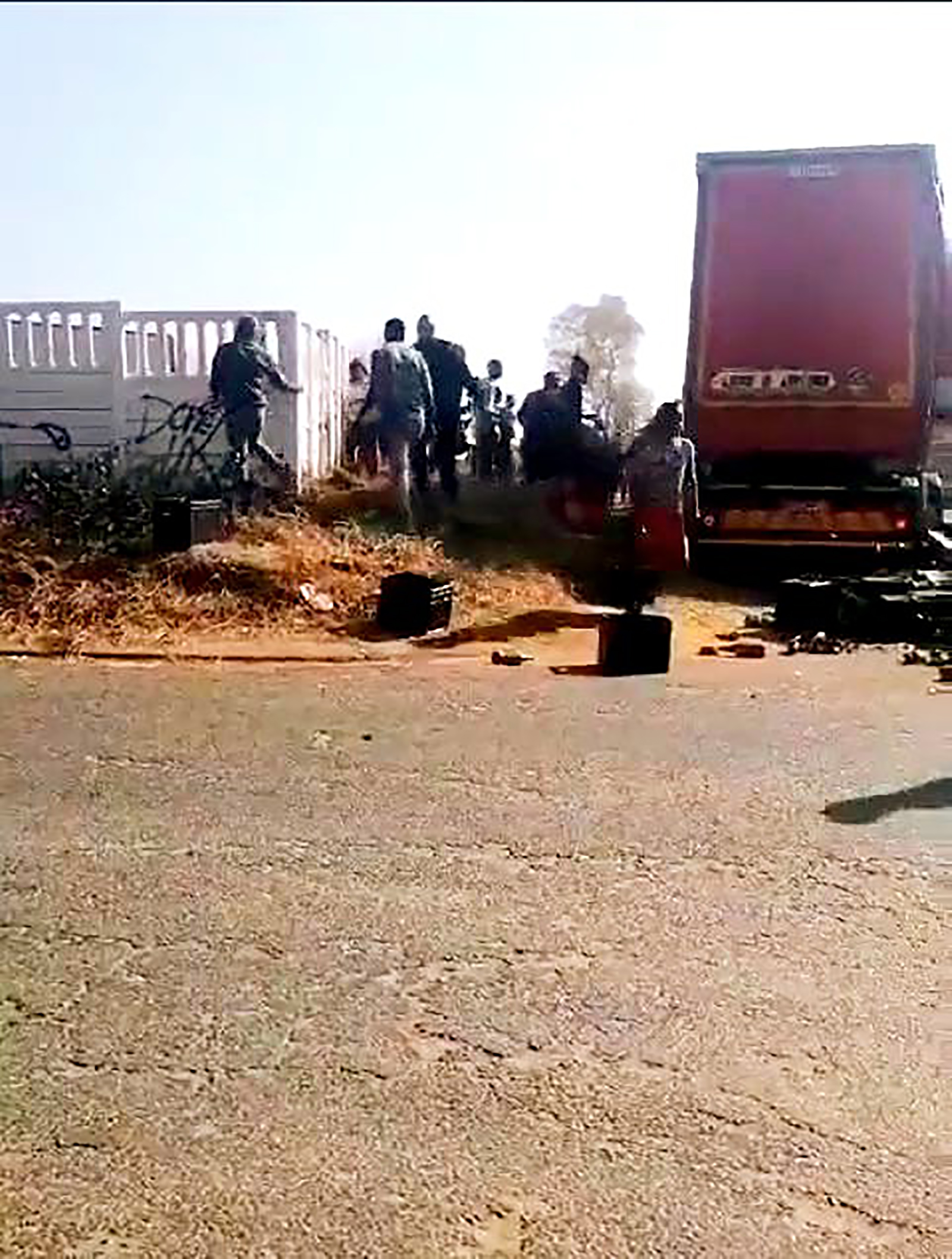 Alex Residents Saw An SAB Truck Parked On London Road And Went On A Booze Looting Spree