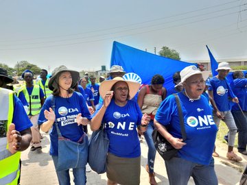 Mpumalanga residents with DA and ActionSA protest about Shongwe Hospital’s POOR condition